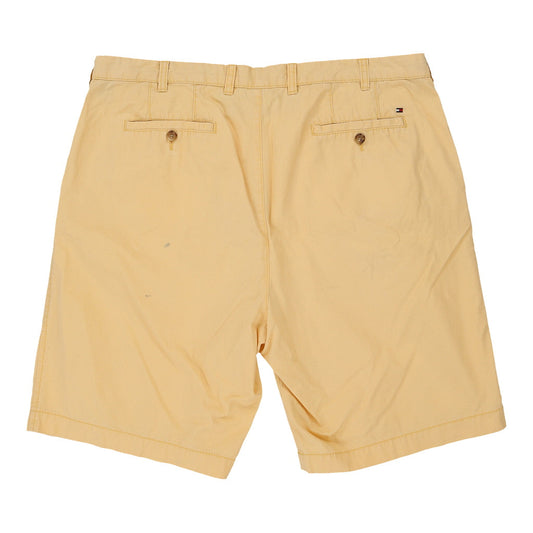 Vintage yellow Tommy Hilfiger Shorts - mens 40" waist